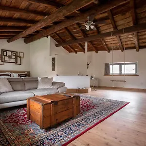 Gasthuis Foresteria Stazzona, Villa di Tirano